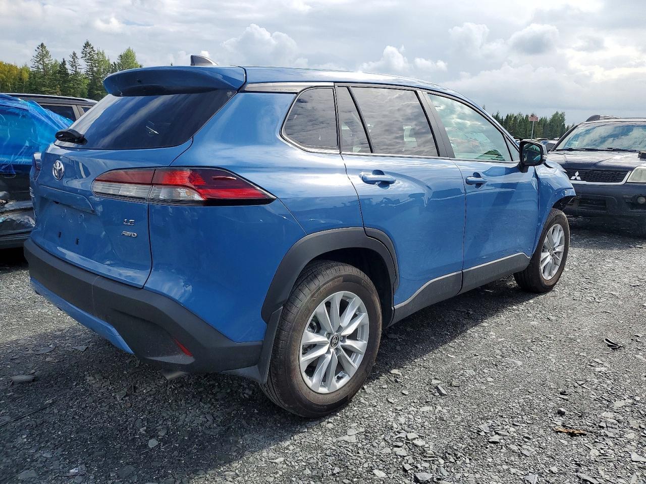 2026 TOYOTA COROLLA CROSS LE — Фото 3 из 14