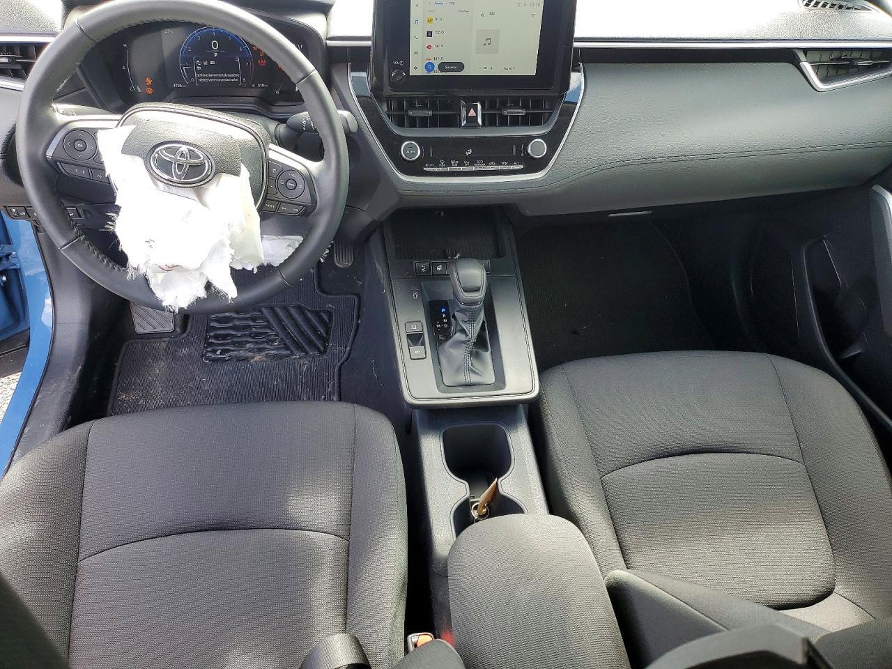 2026 TOYOTA COROLLA CROSS LE — Фото 8 из 14