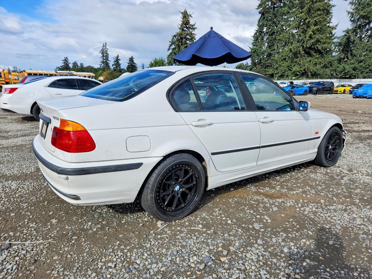WBAAV33451FV02116 2001 BMW 325 photo no. 3