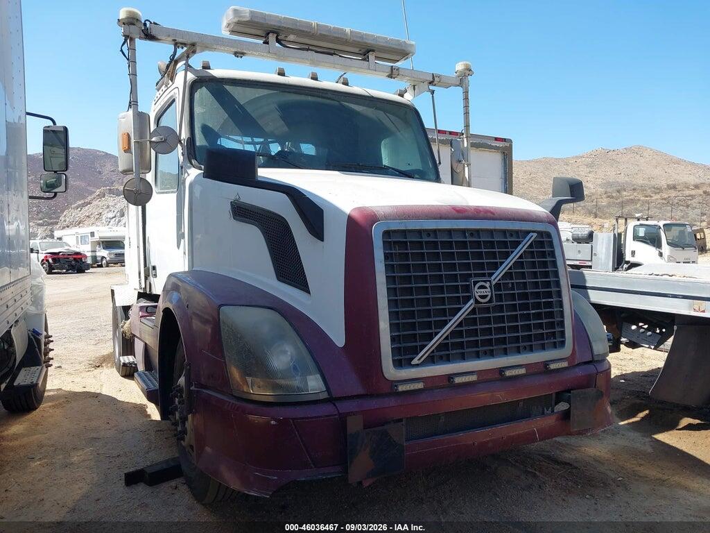 2013 VOLVO VN 4V4NC9TG0DN145126