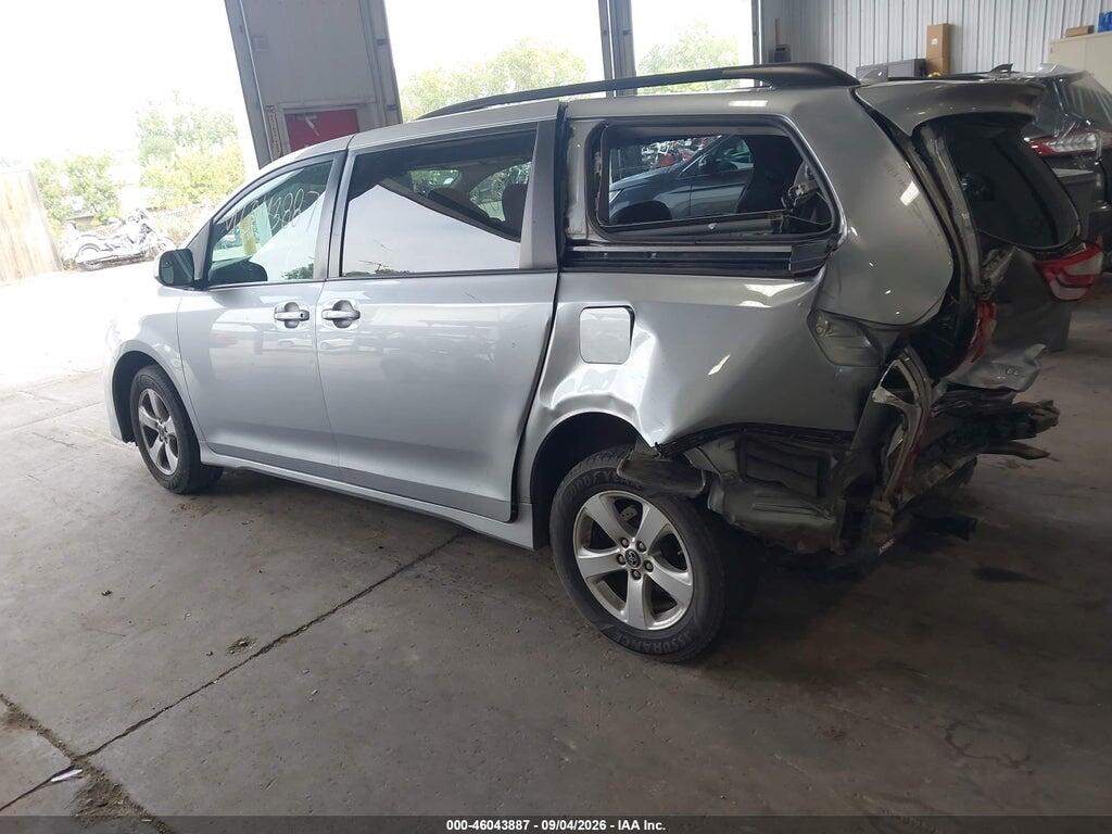 5TDKZ3DC0JS932976 2018 TOYOTA SIENNA photo no. 3