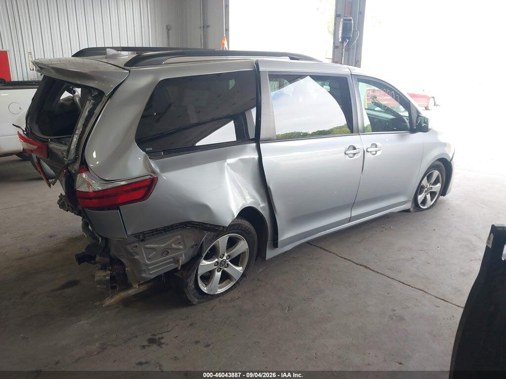 5TDKZ3DC0JS932976 2018 TOYOTA SIENNA photo no. 4