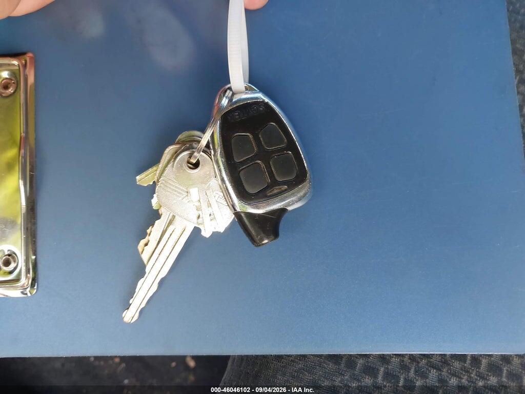 2T1KR32E04C187874 2004 TOYOTA MATRIX photo no. 11