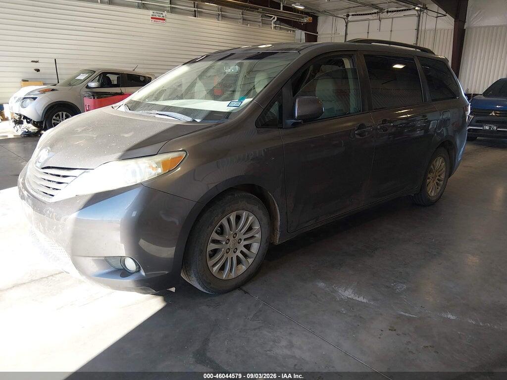 5TDYK3DC2BS007616 2011 TOYOTA SIENNA photo no. 2