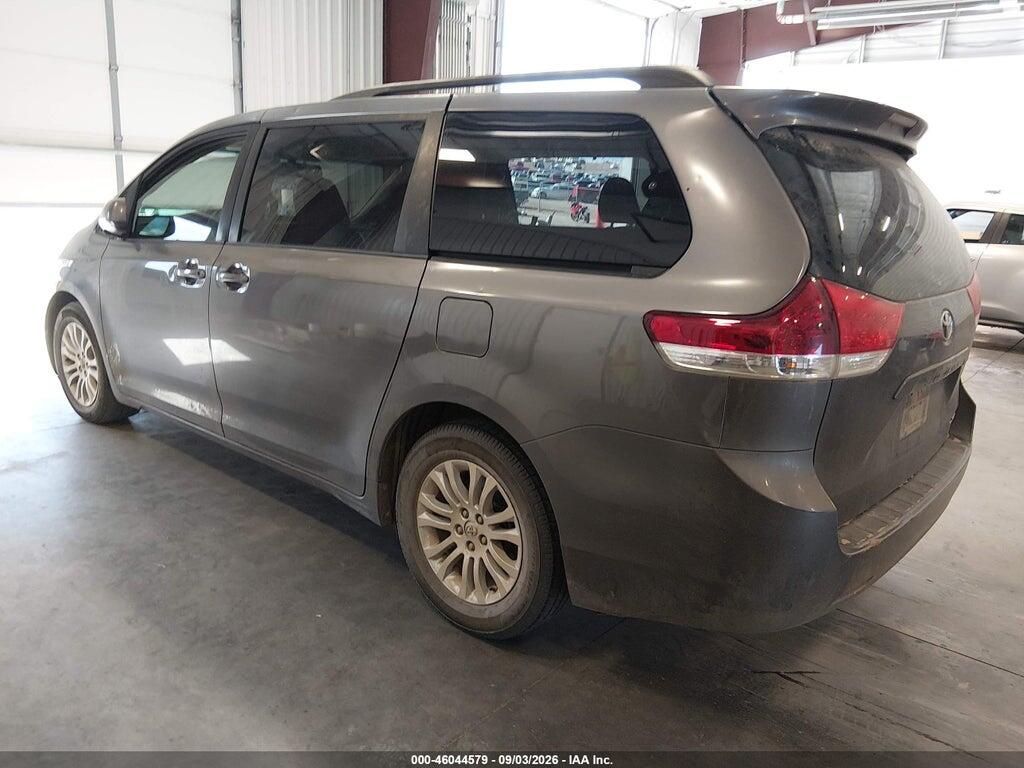 5TDYK3DC2BS007616 2011 TOYOTA SIENNA photo no. 3