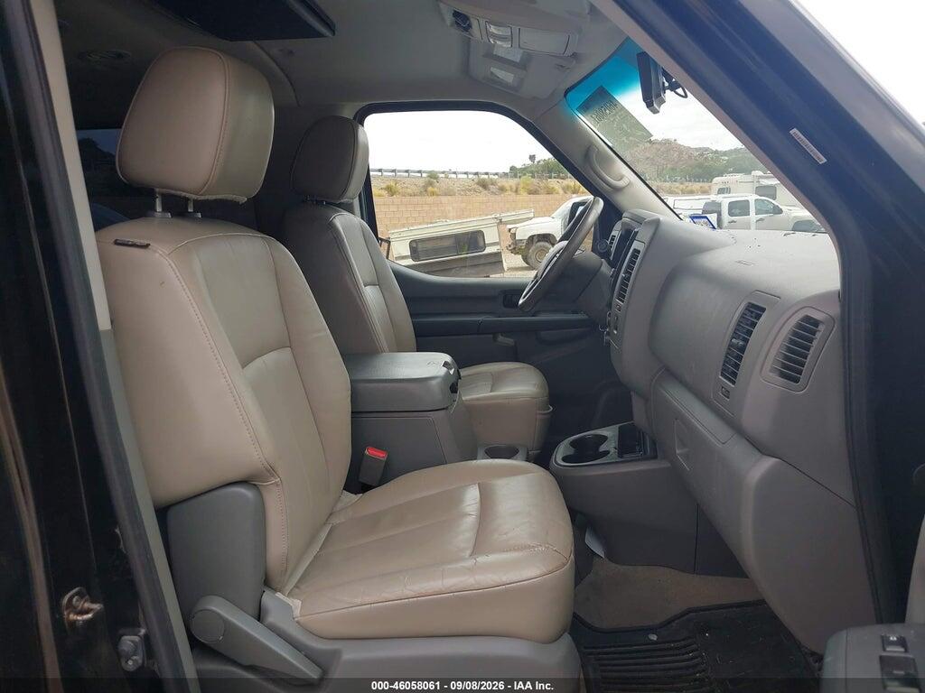 5BZAF0AA4HN852960 2017 NISSAN NV PASSENGER NV3500 HD photo no. 5