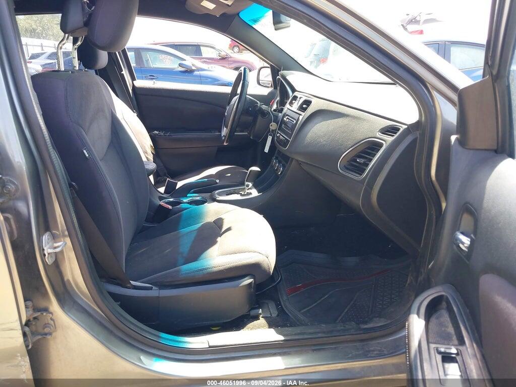1C3CCBBB0DN584590 2013 CHRYSLER 200 photo no. 5