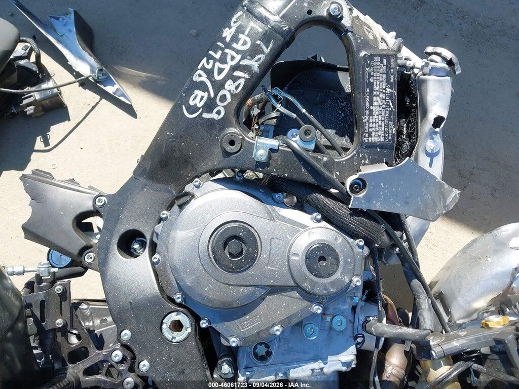 JS1GR7MA2T7101076 2026 SUZUKI GSX-R750 photo no. 8
