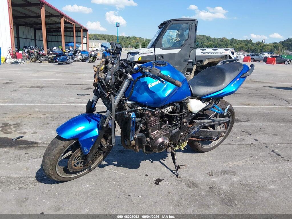 JKAZRDK105A001297 2005 KAWASAKI ZR750 photo no. 2