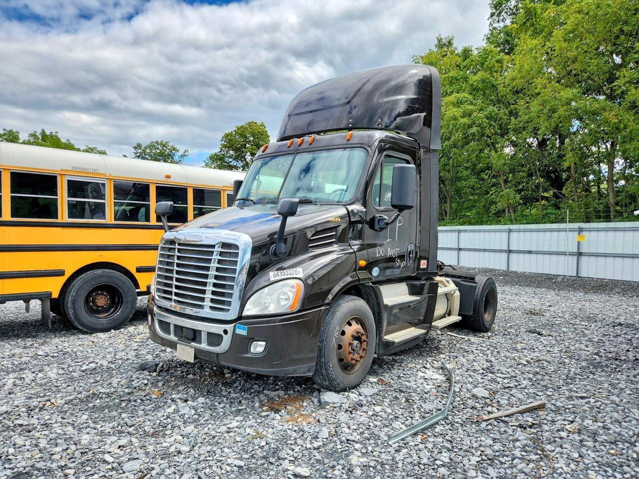 2015 FREIGHTLINER CASCADIA 1FUBGBDV7FLGD8301