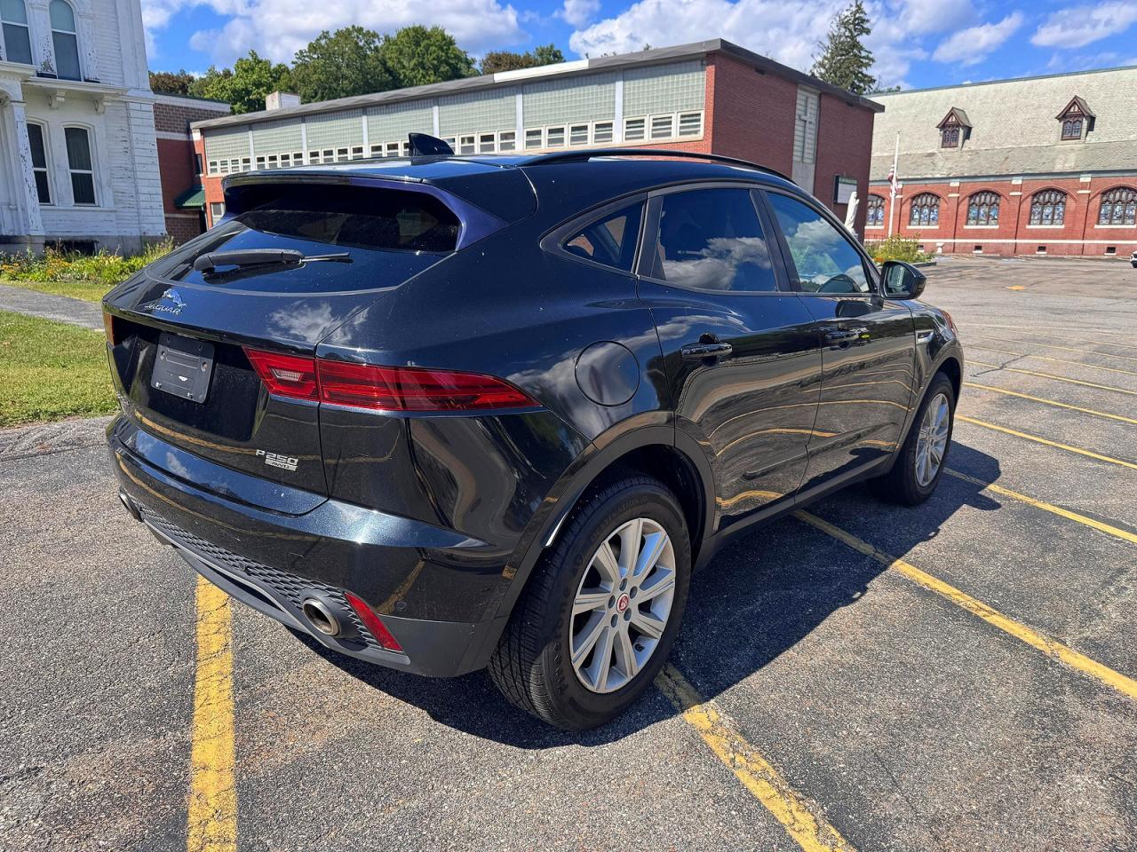 2019 JAGUAR E-PACE S — Фото 4 из 10