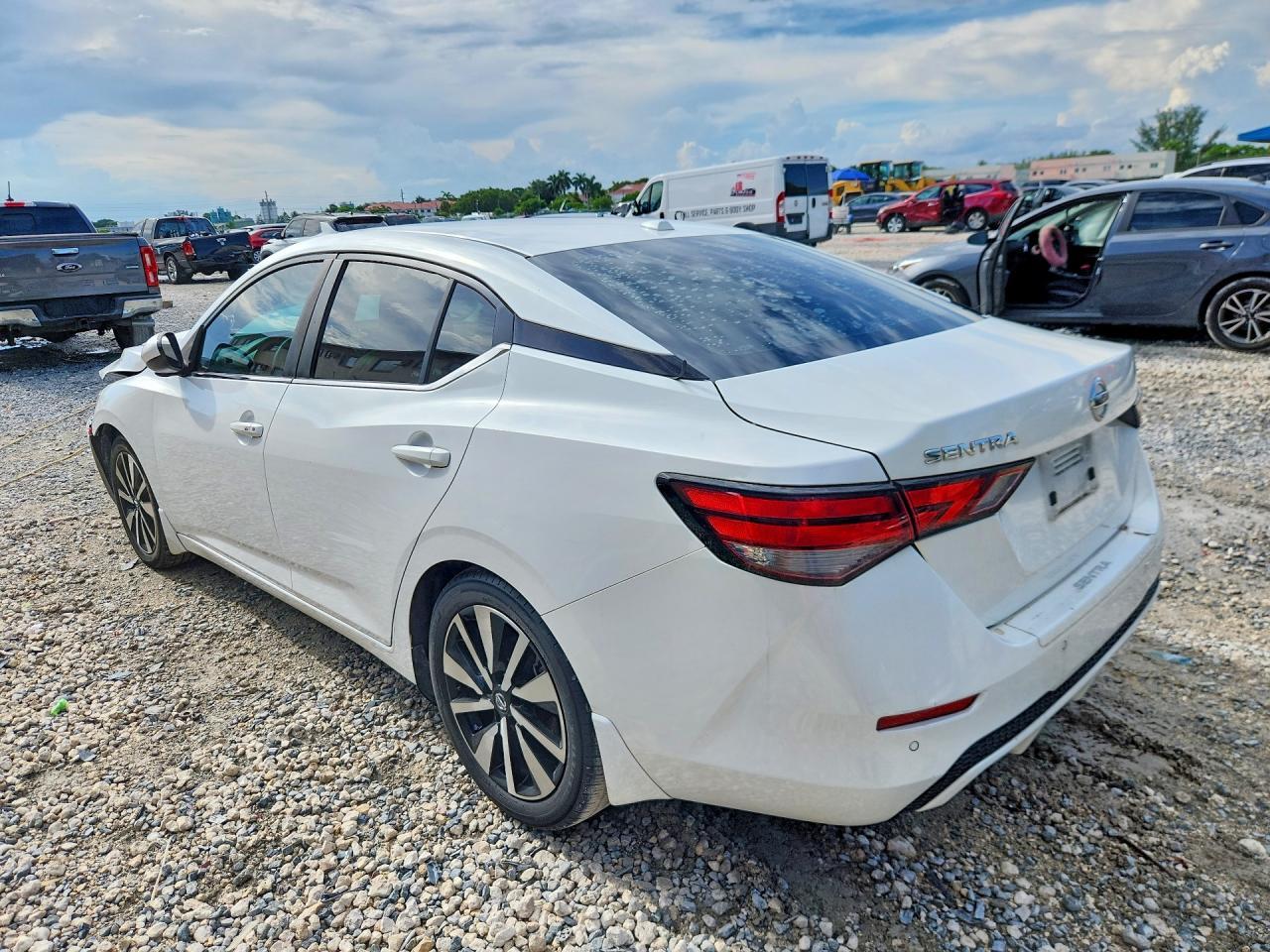 2021 NISSAN SENTRA SV — Фото 2 из 12