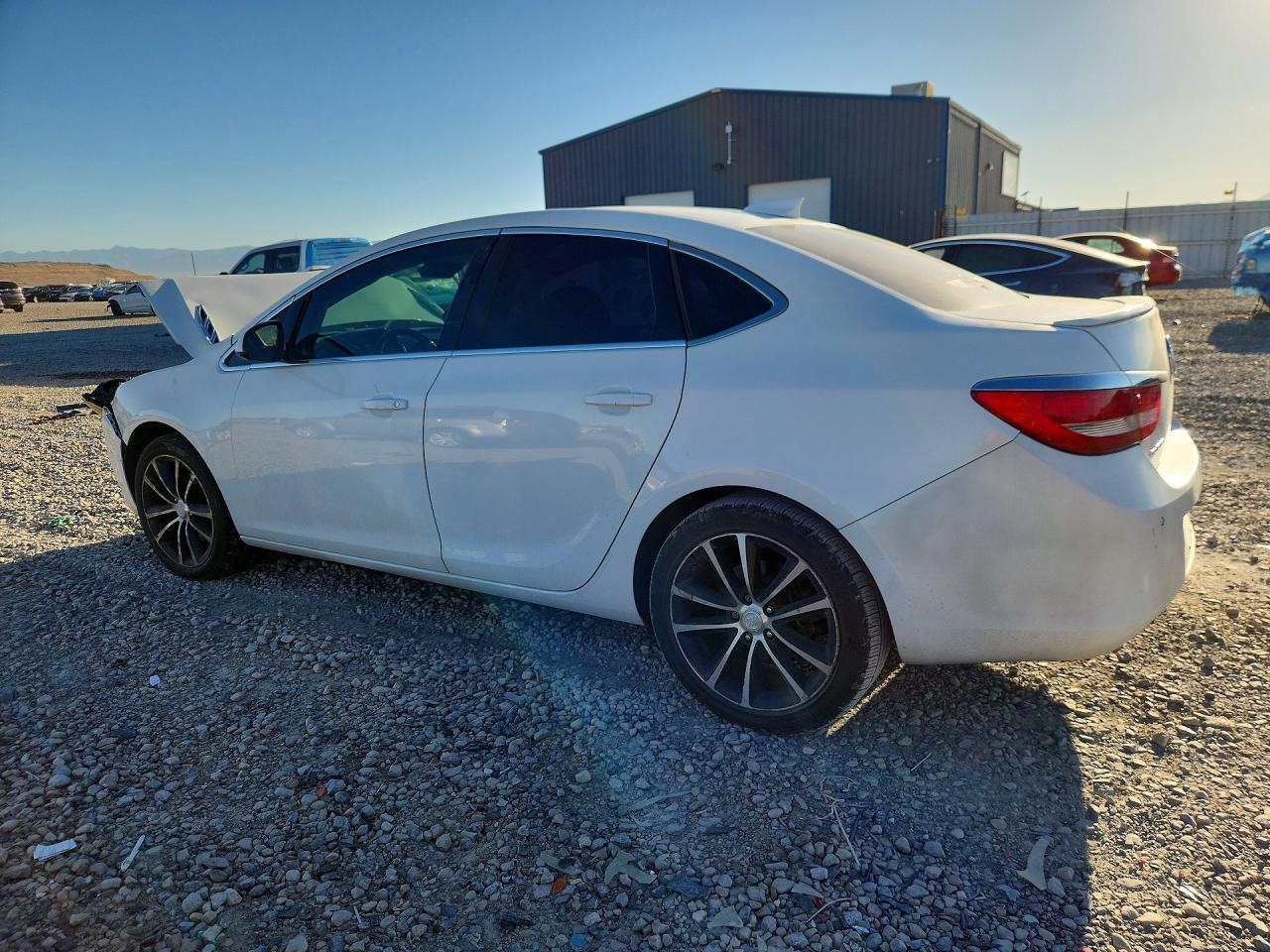 2017 BUICK VERANO SPORT TOURING — Фото 2 из 12