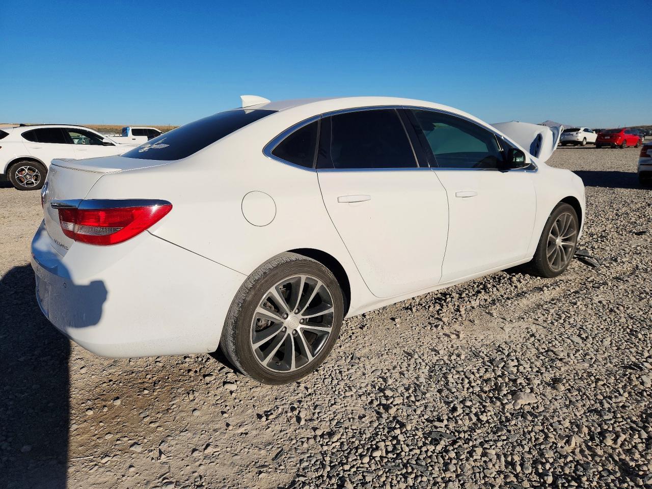 2017 BUICK VERANO SPORT TOURING — Фото 3 из 12