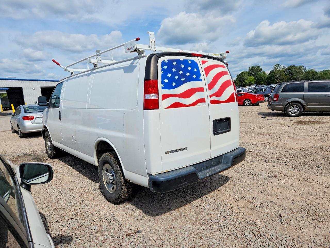 2020 CHEVROLET EXPRESS G2500 — Фото 2 из 13