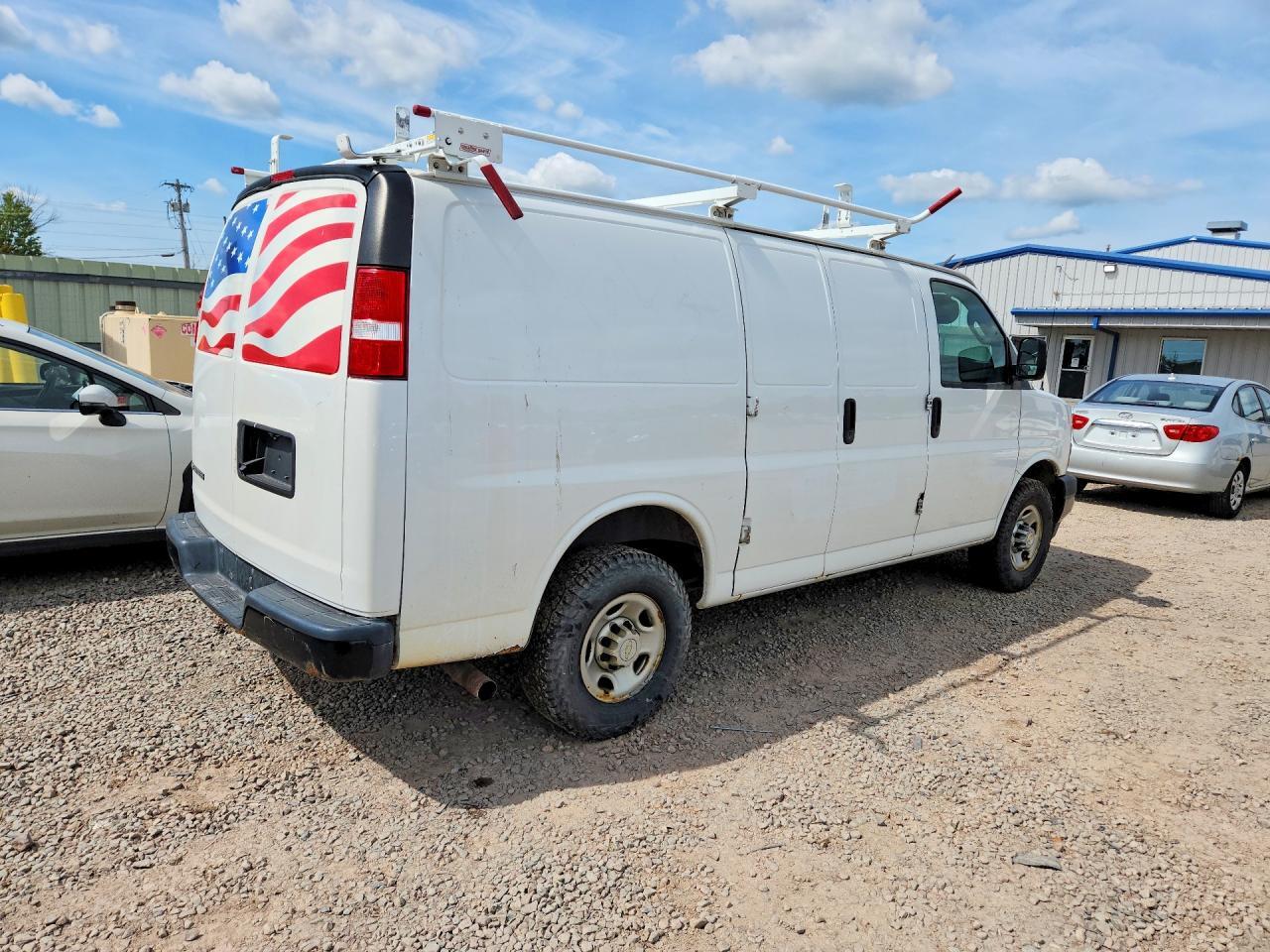2020 CHEVROLET EXPRESS G2500 — Фото 3 из 13