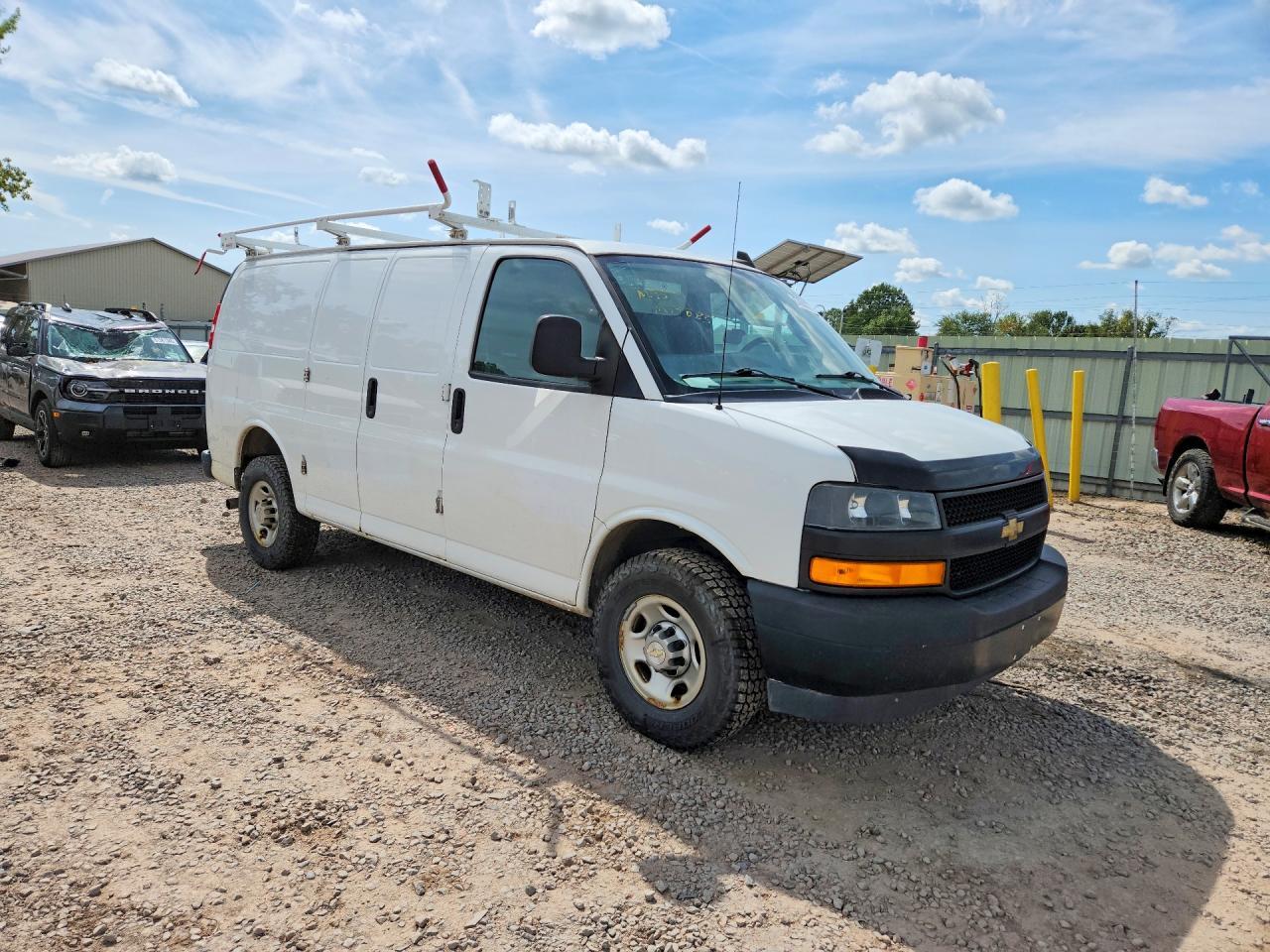 2020 CHEVROLET EXPRESS G2500 — Фото 4 из 13