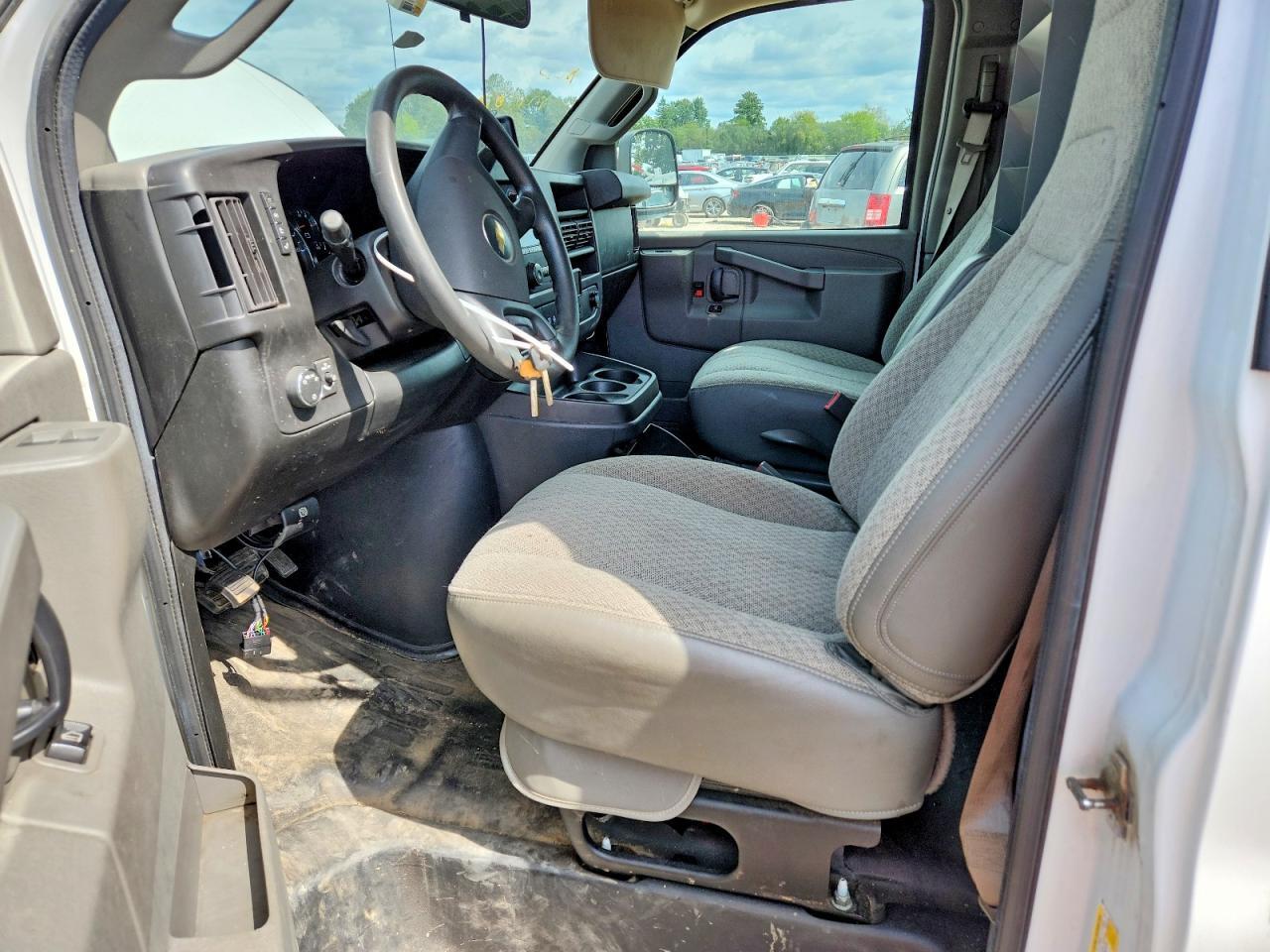 2020 CHEVROLET EXPRESS G2500 — Фото 7 из 13