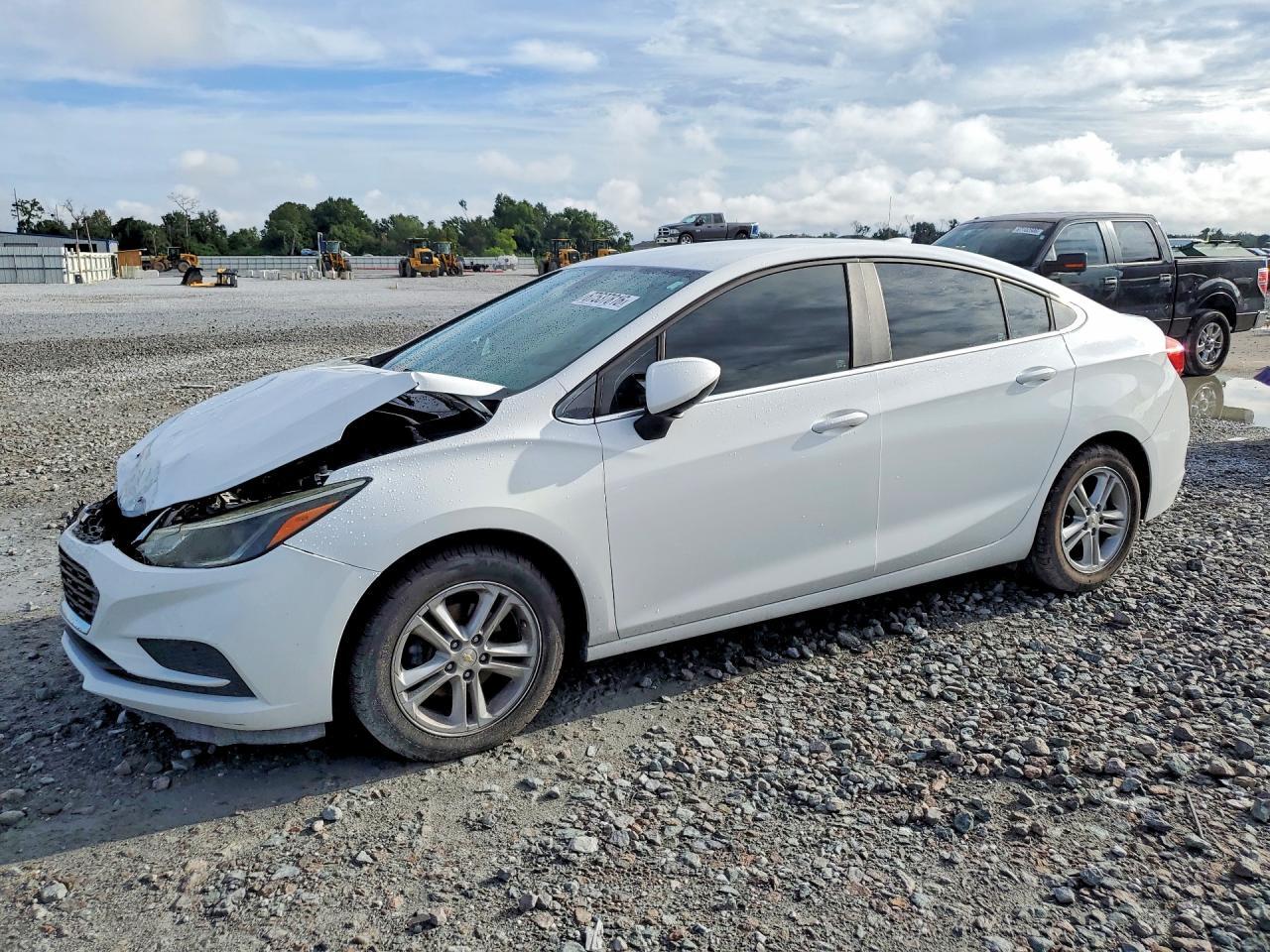 2017 CHEVROLET CRUZE 1G1BE5SM2H7106064