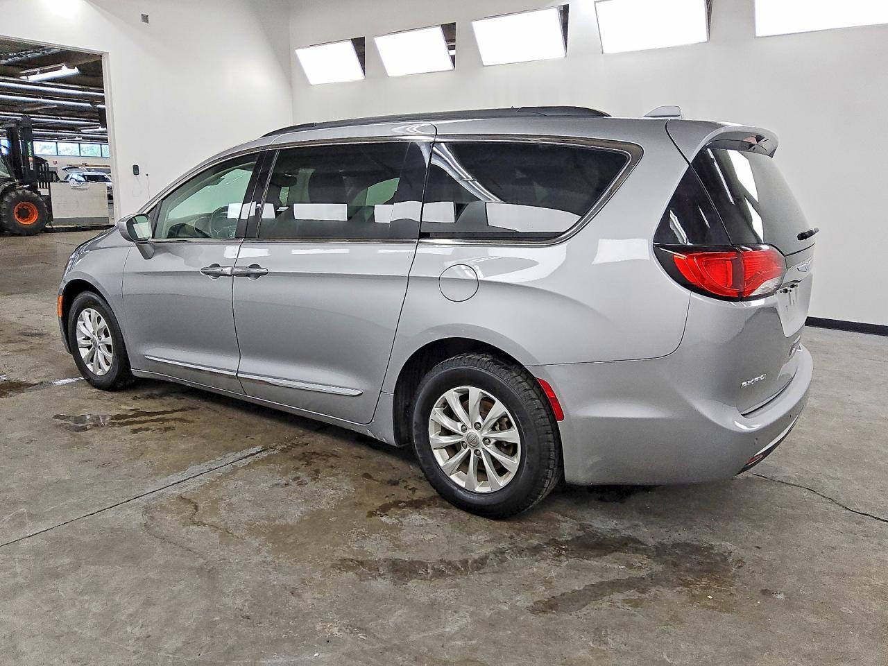 2C4RC1BG0HR747436 2017 CHRYSLER PACIFICA photo no. 2