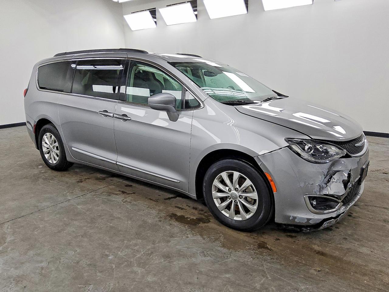 2C4RC1BG0HR747436 2017 CHRYSLER PACIFICA photo no. 4