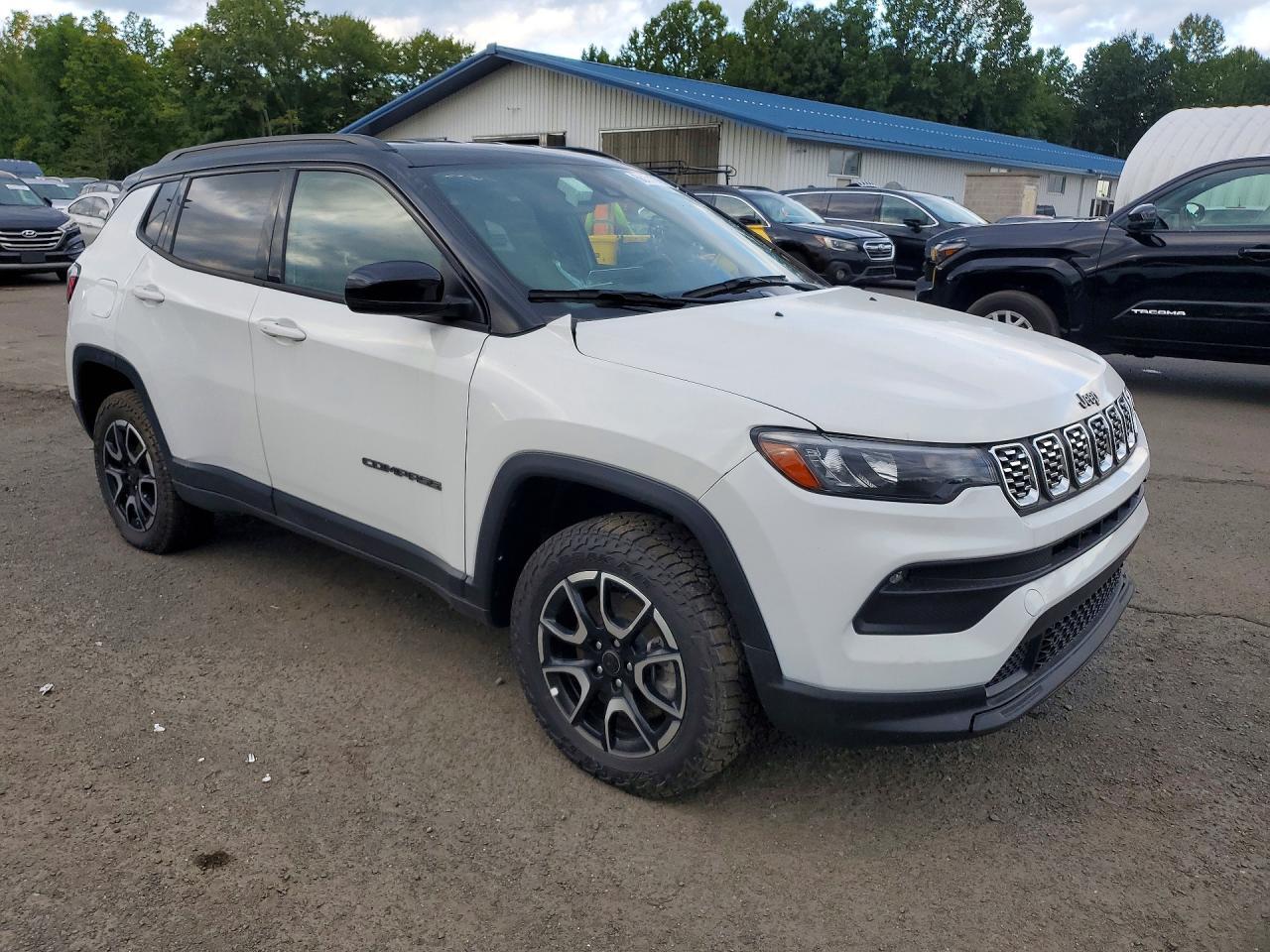 2025 JEEP COMPASS TRAILHAWK — Фото 4 из 13