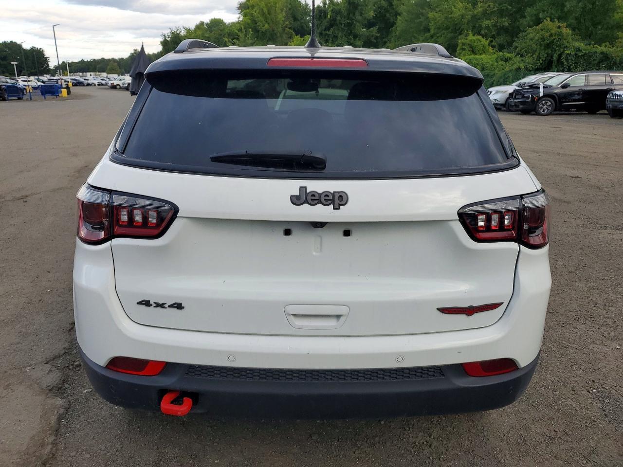 2025 JEEP COMPASS TRAILHAWK — Фото 6 из 13