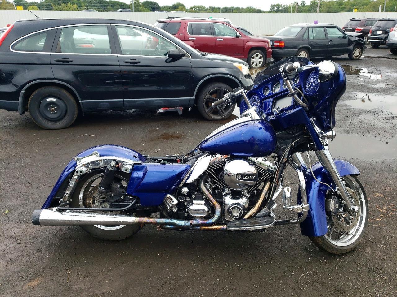 2014 HARLEY-DAVIDSON FLHX 1HD1KBM18EB707743