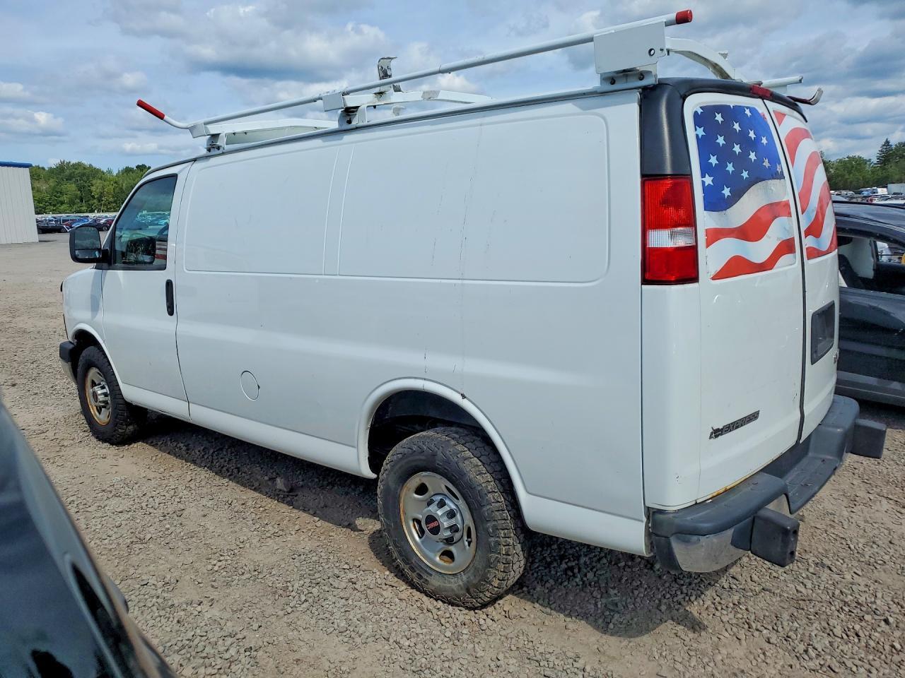 2017 GMC SAVANA G2500 — Фото 2 из 13