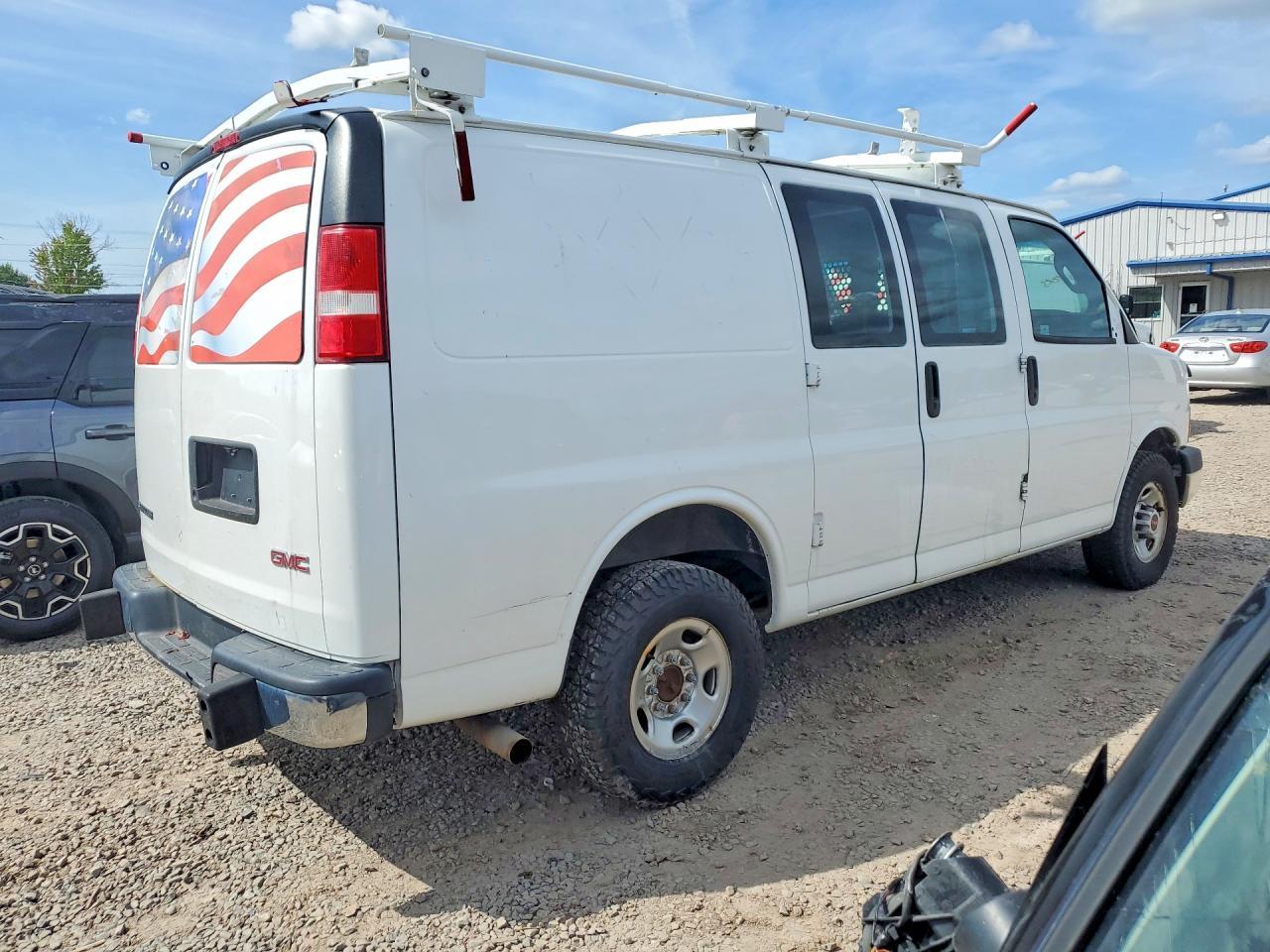 2017 GMC SAVANA G2500 — Фото 3 из 13