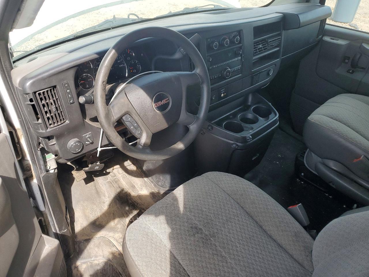 2017 GMC SAVANA G2500 — Фото 8 из 13