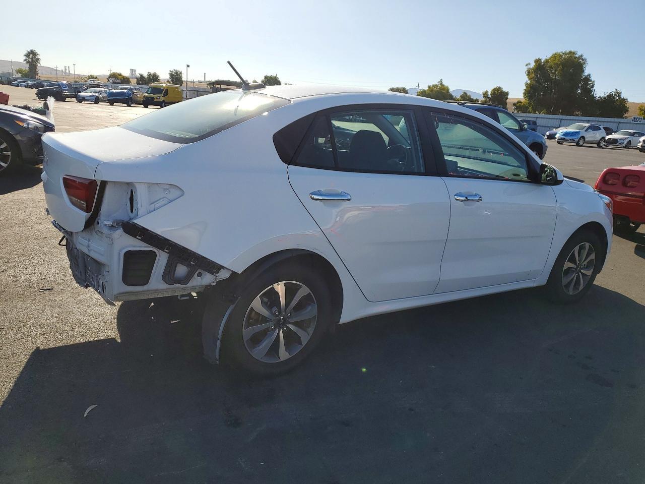 3KPA24AD0NE458112 2022 KIA RIO photo no. 3