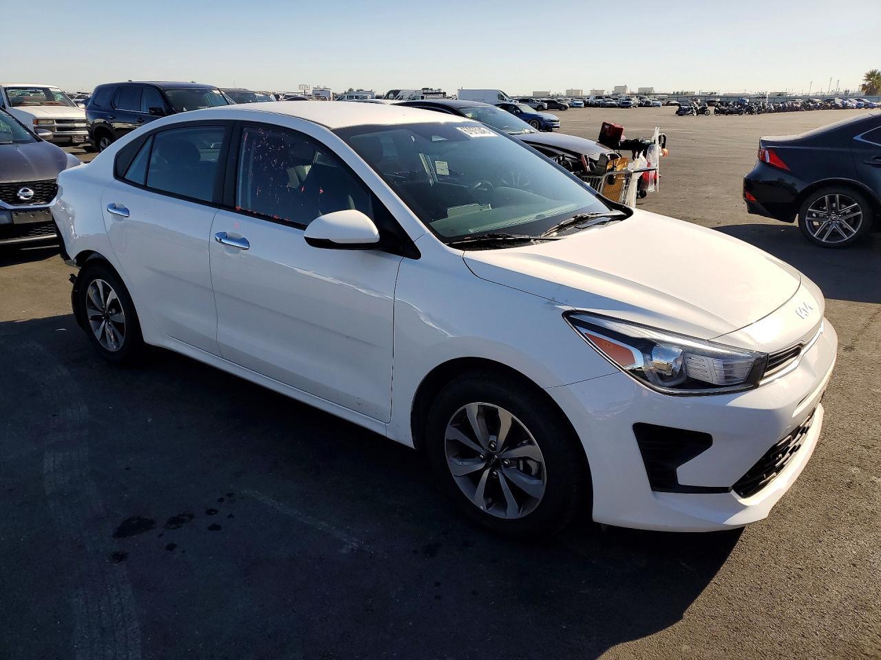 3KPA24AD0NE458112 2022 KIA RIO photo no. 4