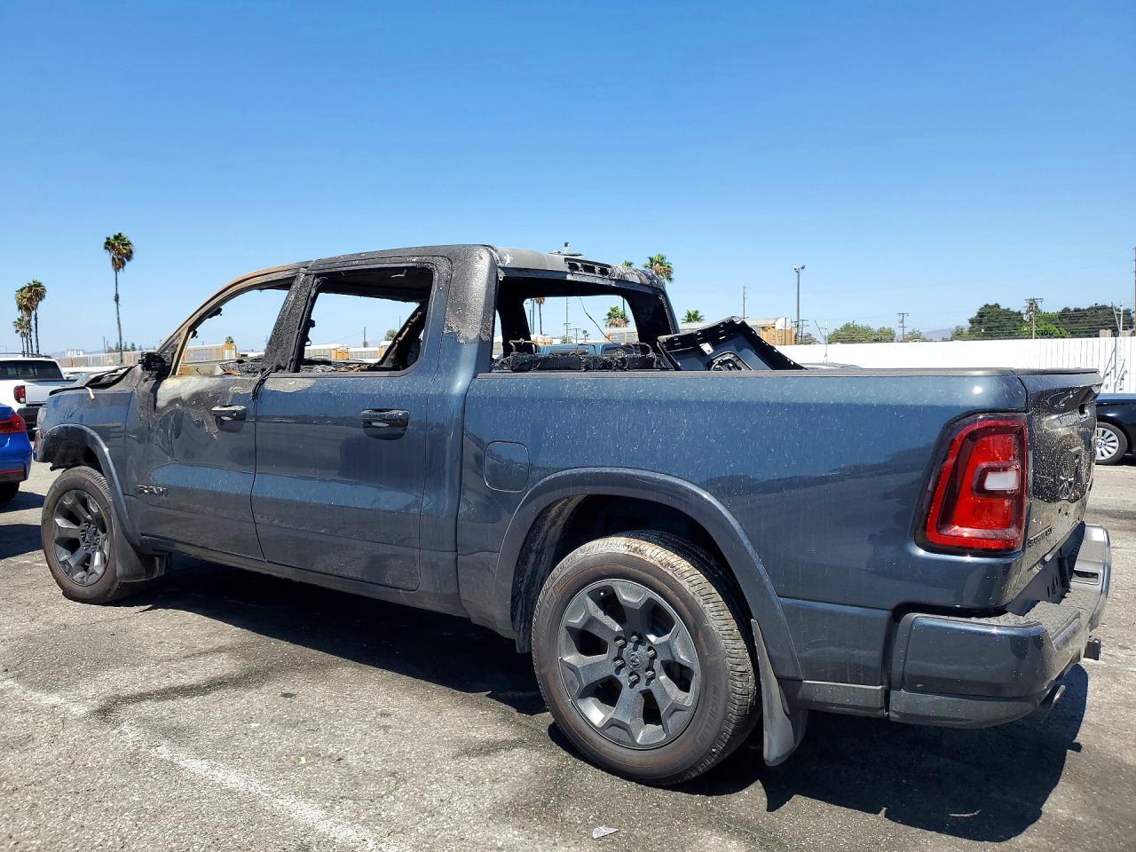 2025 RAM 1500 BIG HORN — Фото 2 из 12