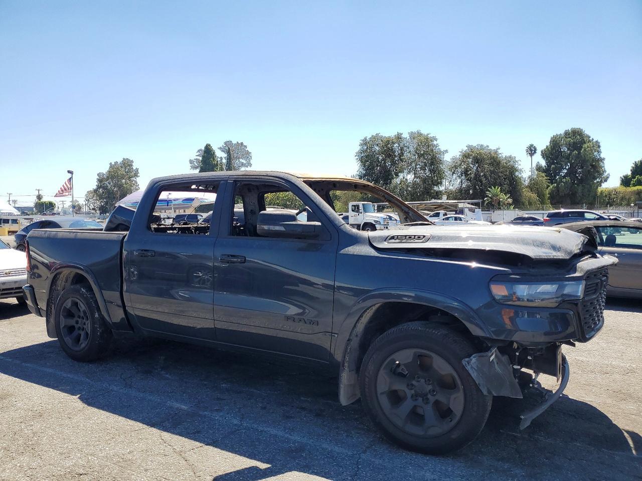 2025 RAM 1500 BIG HORN — Фото 4 из 12