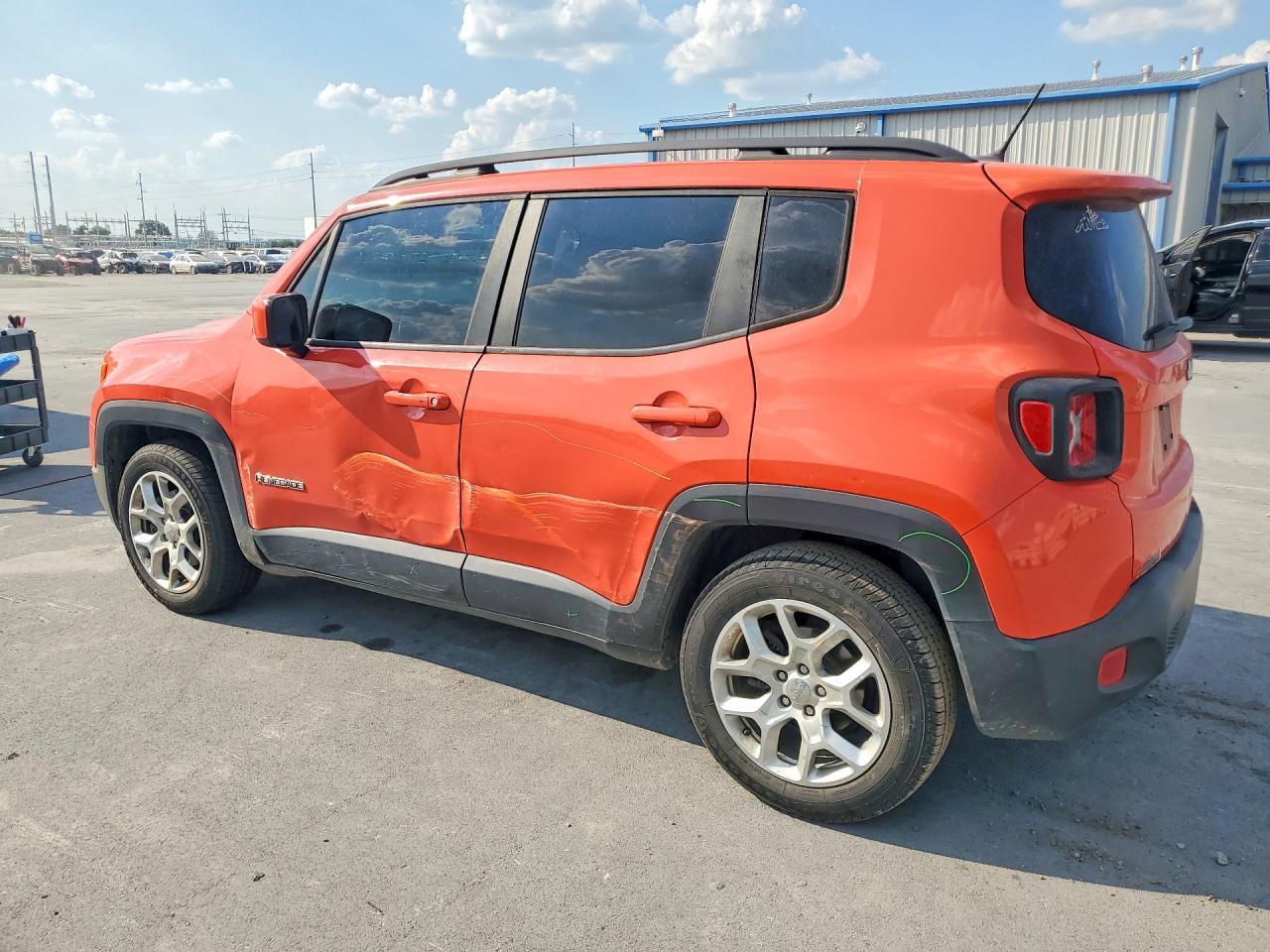 2017 JEEP RENEGADE LATITUDE — Фото 2 из 13
