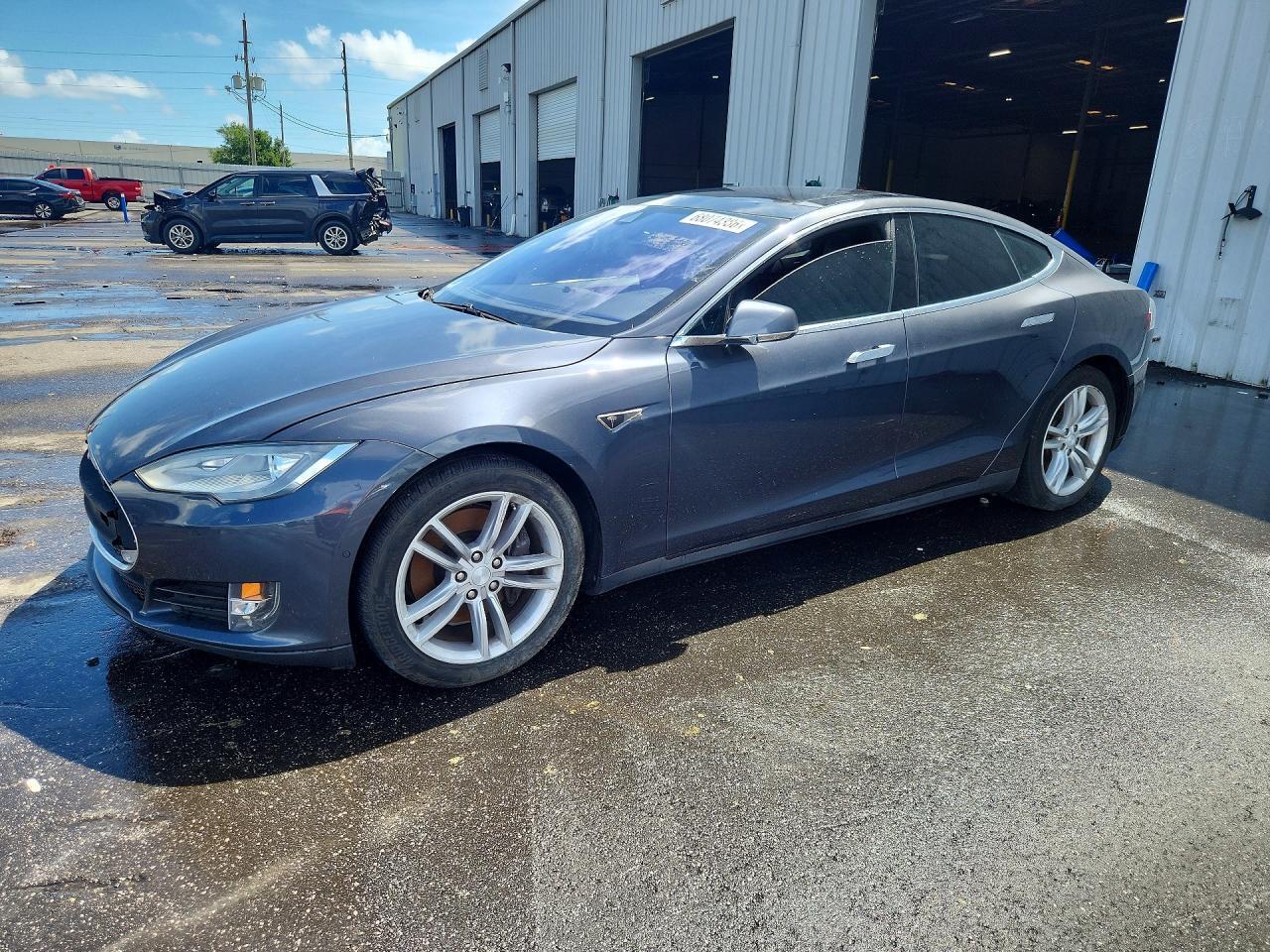 2015 TESLA MODEL S 5YJSA1H19FF082832