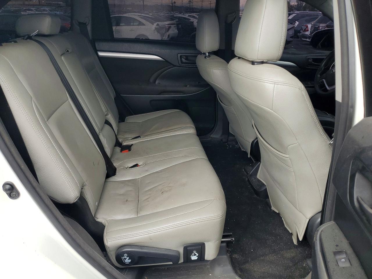 2016 TOYOTA HIGHLANDER LE — Фото 11 из 14