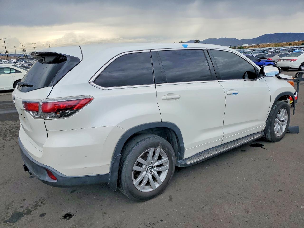 2016 TOYOTA HIGHLANDER LE — Фото 3 из 14