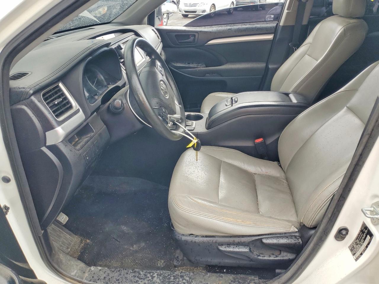 2016 TOYOTA HIGHLANDER LE — Фото 7 из 14