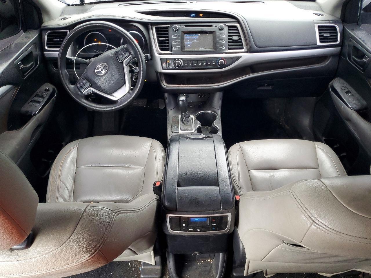 2016 TOYOTA HIGHLANDER LE — Фото 8 из 14