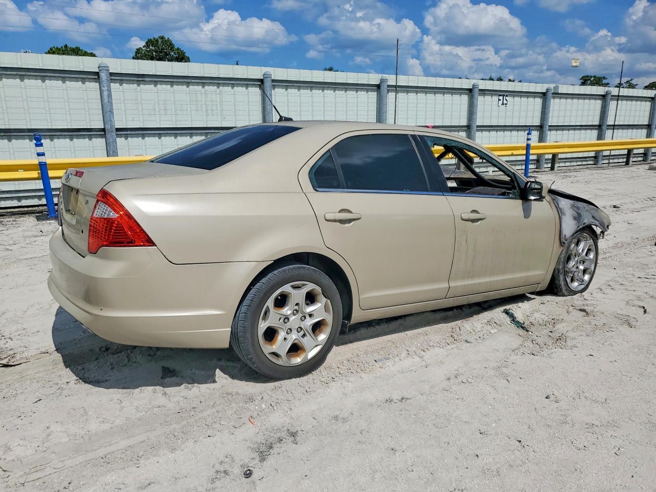 3FAHP0HA5AR431646 2010 FORD FUSION photo no. 3