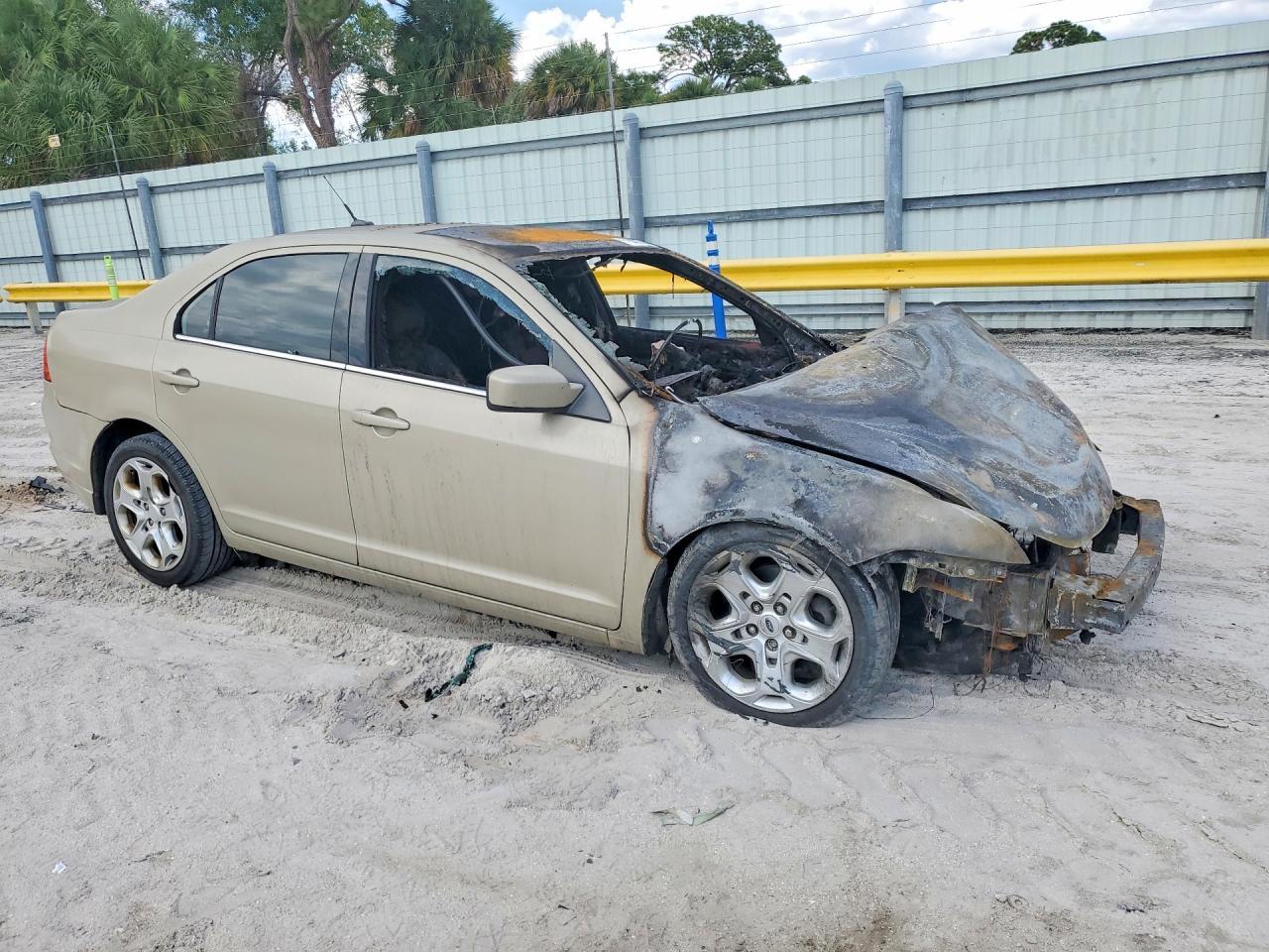 3FAHP0HA5AR431646 2010 FORD FUSION photo no. 4