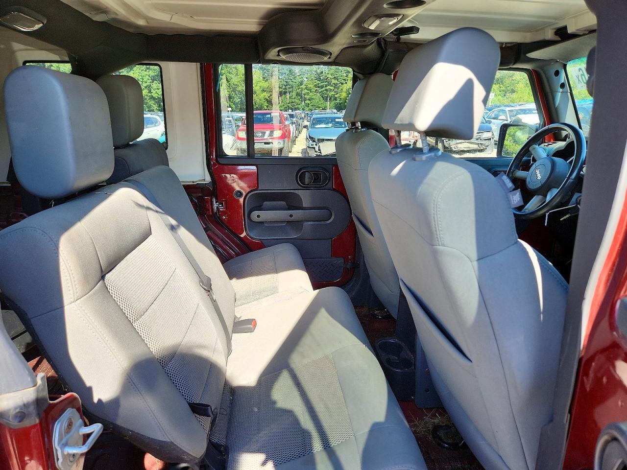 2009 JEEP WRANGLER UNLIMITED SAHARA — Фото 11 из 13