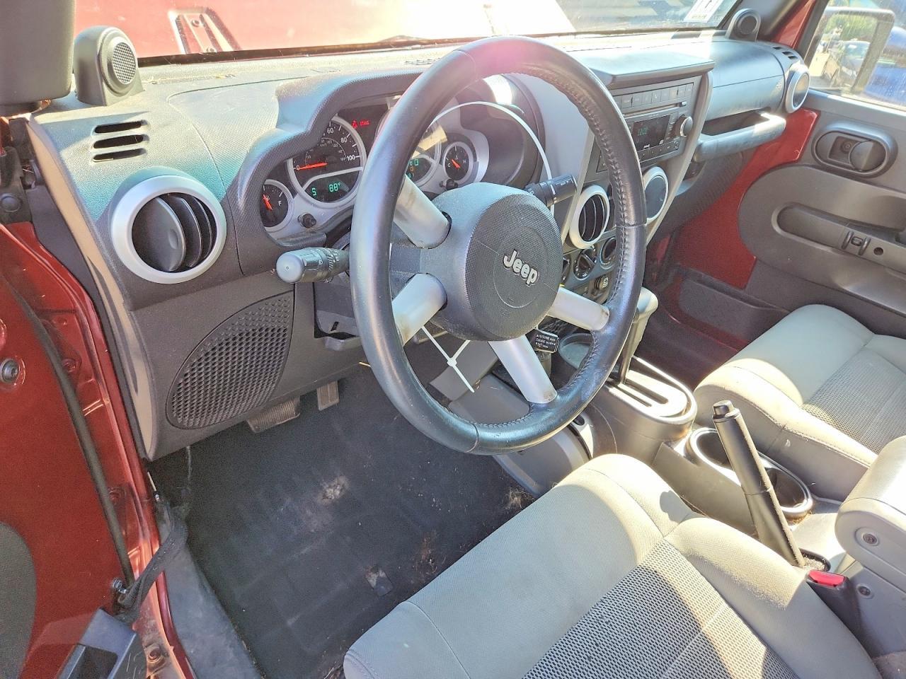 2009 JEEP WRANGLER UNLIMITED SAHARA — Фото 8 из 13
