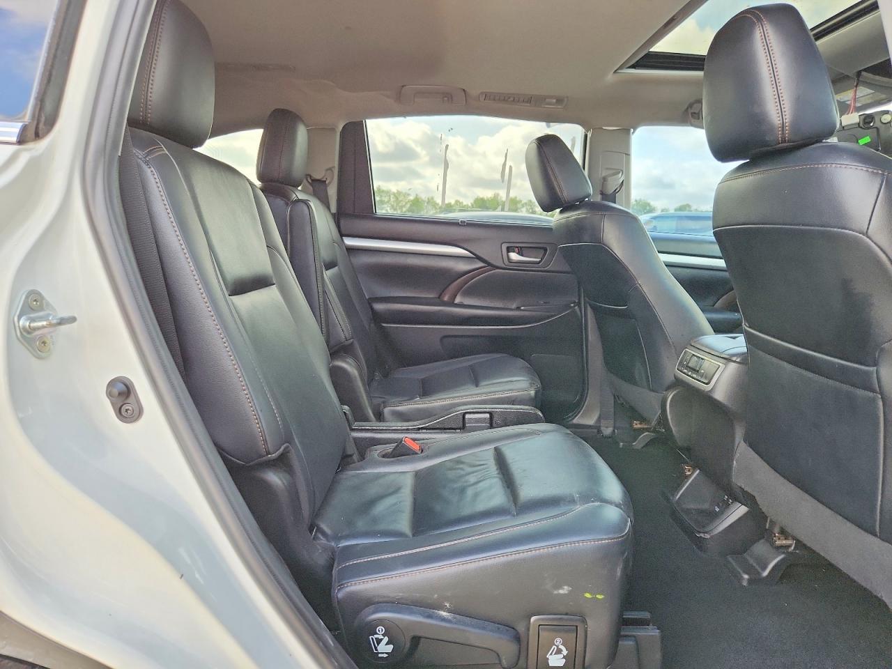 5TDKZRFH8KS339766 2019 TOYOTA HIGHLANDER photo no. 11