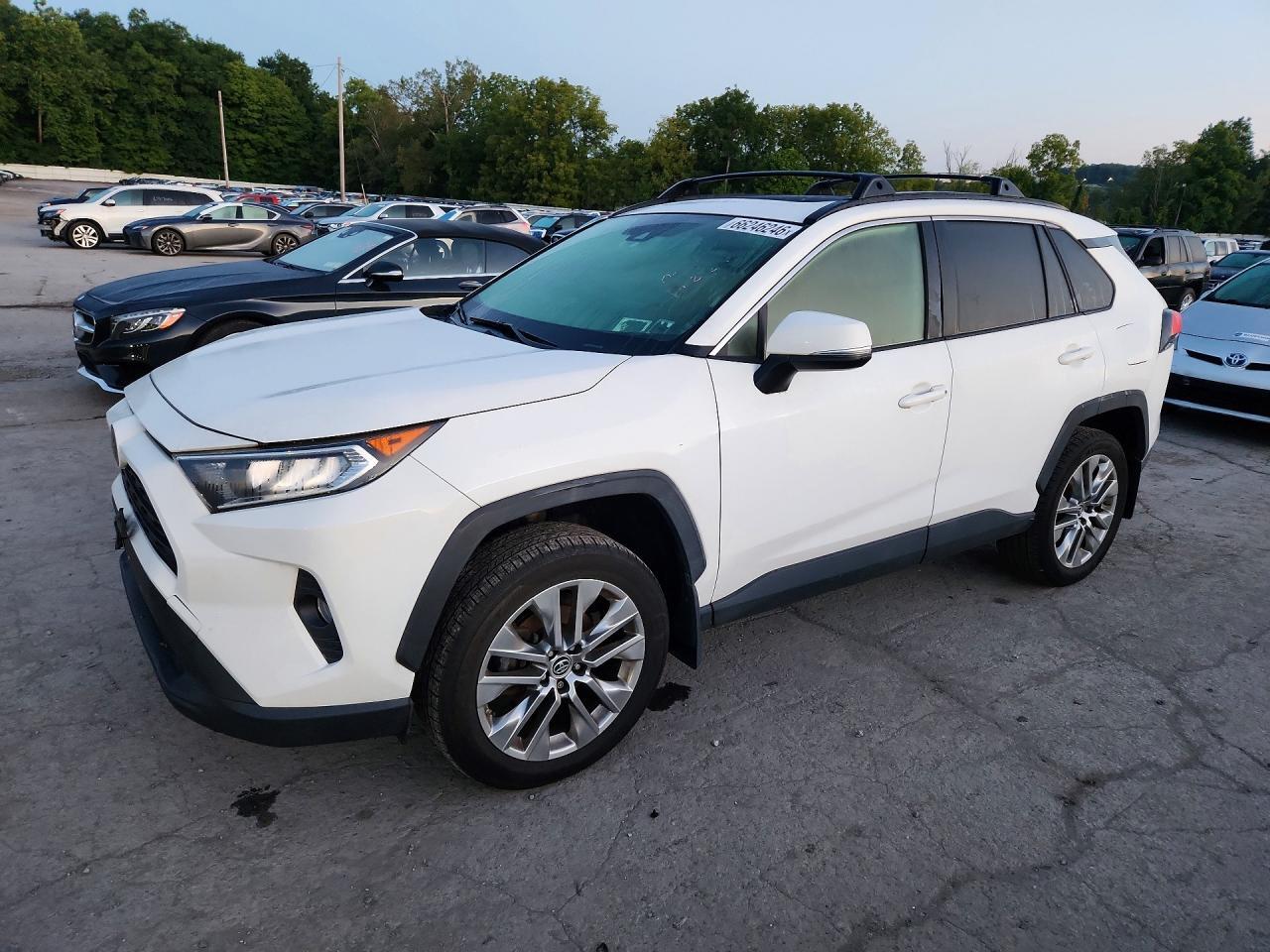2019 TOYOTA RAV4 JTMA1RFV0KJ011814