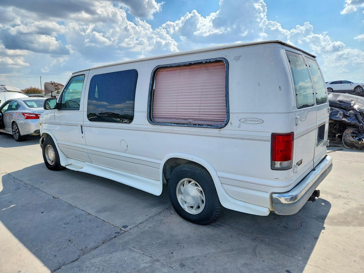 1FDRE14W2YHC07270 2000 FORD ECONOLINE photo no. 2