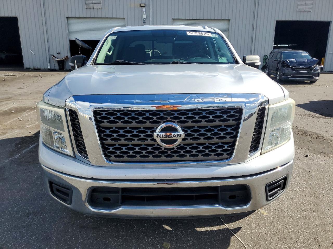 2017 NISSAN TITAN S — Фото 5 из 12