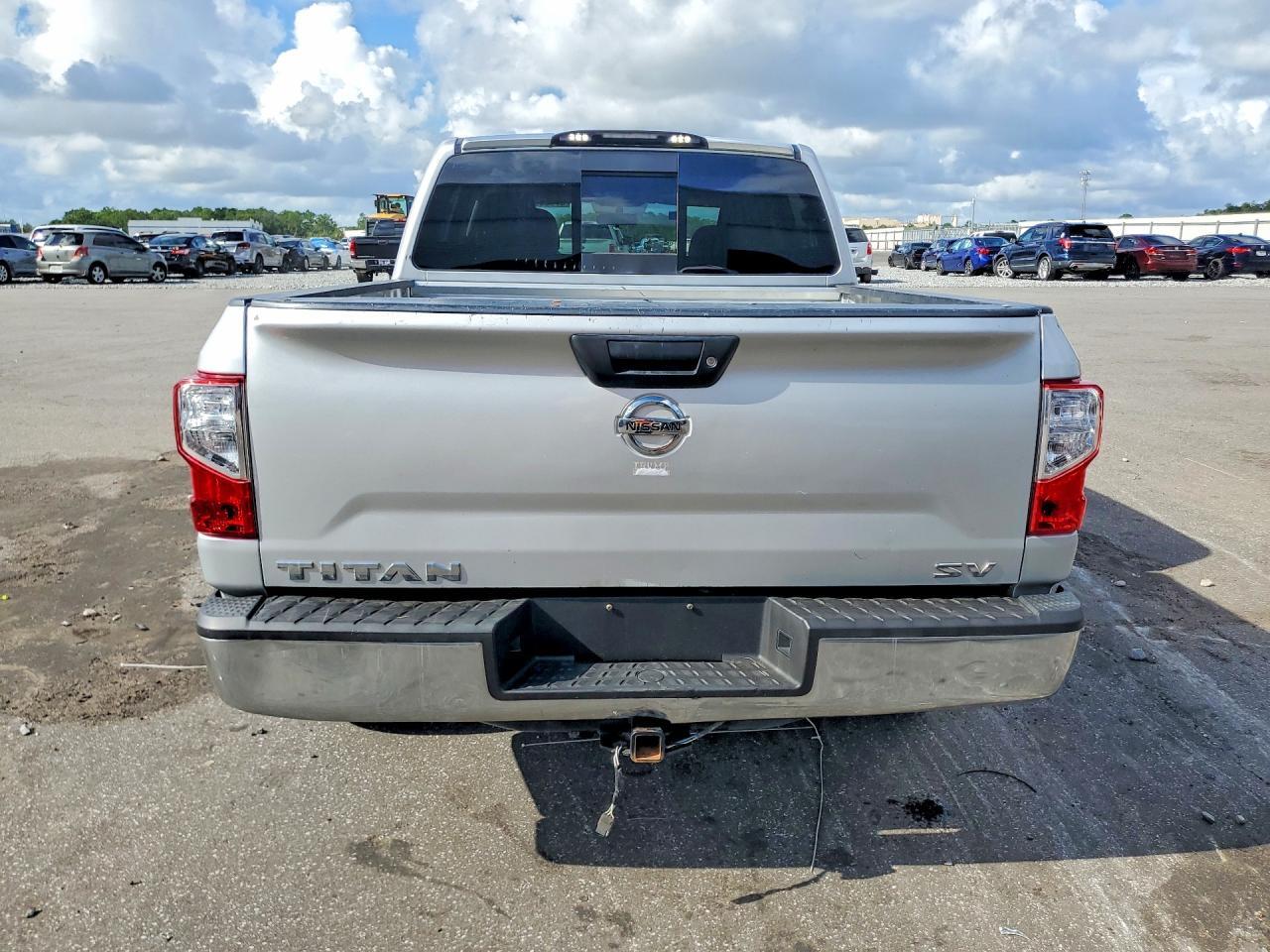 2017 NISSAN TITAN S — Фото 6 из 12